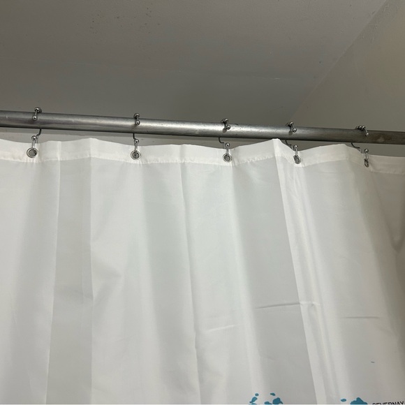 Beautiful and educative shower white curtain with world map in color. - Picture 4 of 7